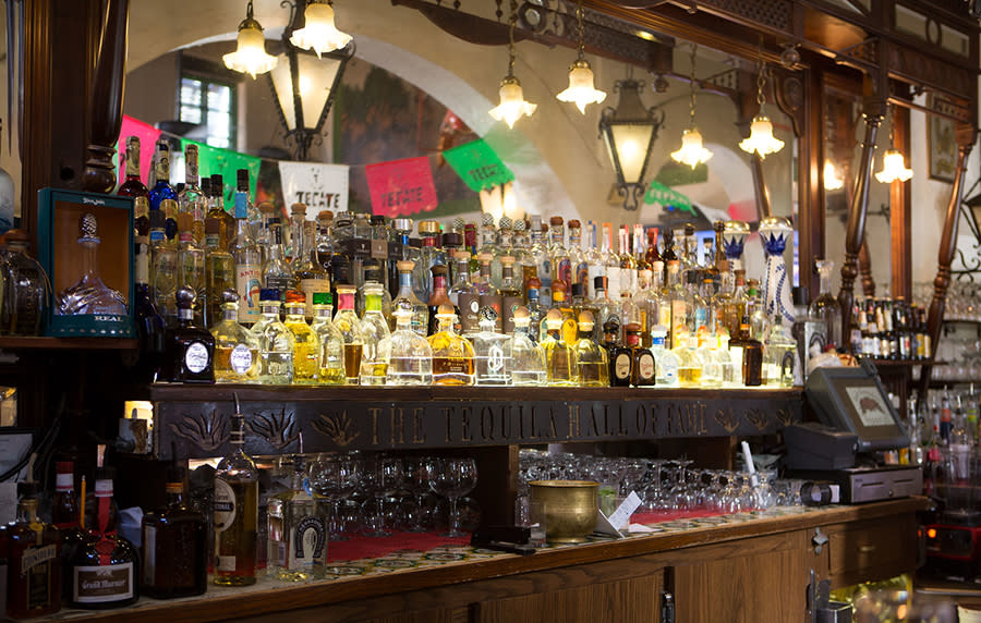 Las Casuelas Bar