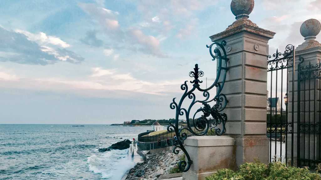 Newport Ri Cliff Walk Find Scenic Walking Tours Along The Coast
