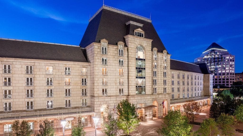 Hotel Cresent Court