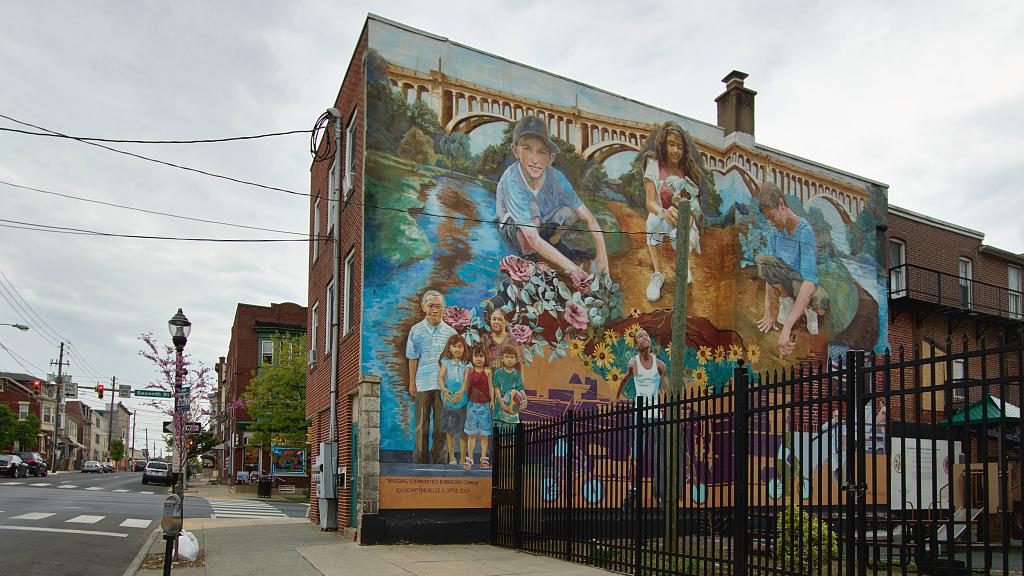 Allentown Mural - 'Building Bridges Embracing Change (2006)'