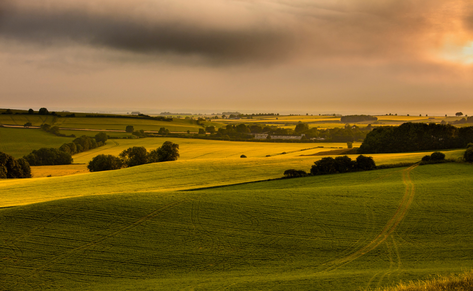 A landscape view of Lincolnshire Wolds at dusk
