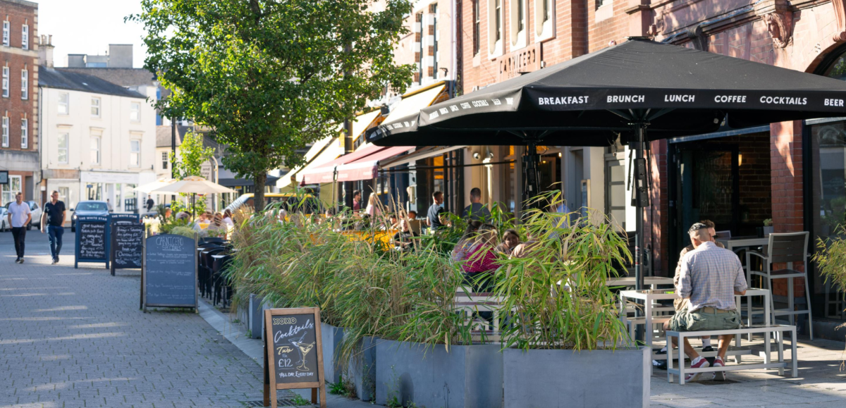 OUtside of XOXO on Oxford Street