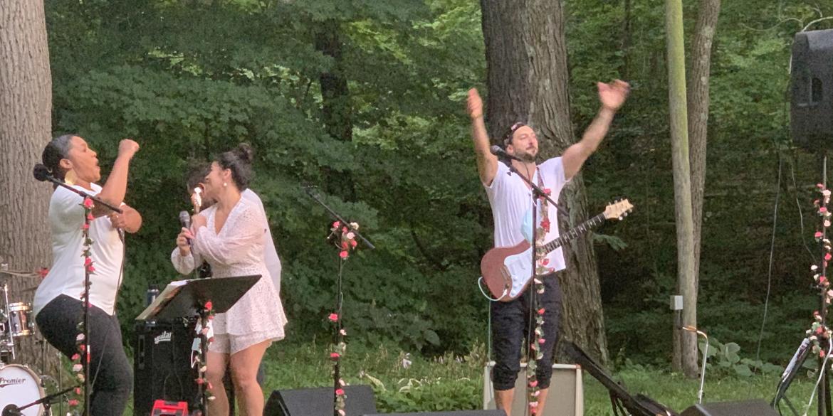 Honey and Blue Perform at Rockmill Brewery