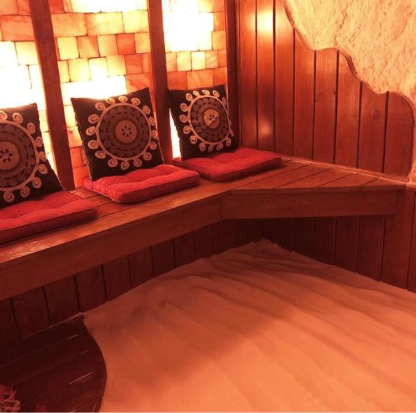 Green Tea Pebbles Spa sauna