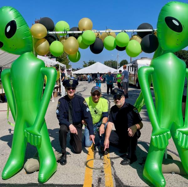 Sputnikfest alien arch and marker