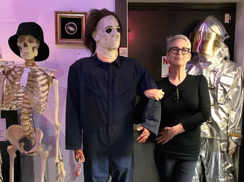 Jamie Lee Curtis posing with a Michael Myers mannequin at the Museum of the Bizarre in Wilmington, NC