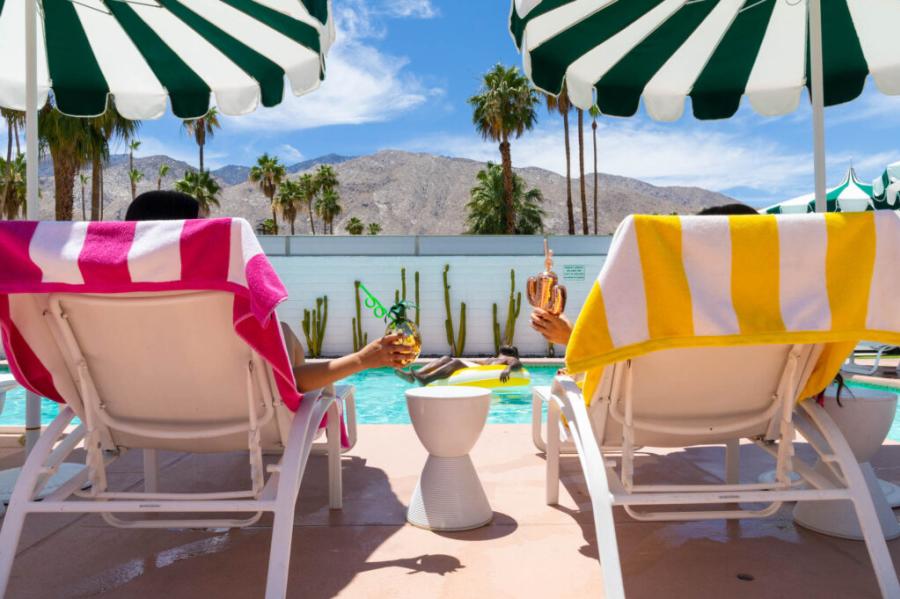 Palm Springs Pool and Mountains Image
