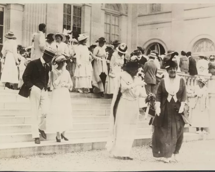 Women and men gathered on the steps of Marble House