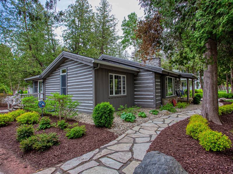 Find Lodging in Door County Collings Log House
