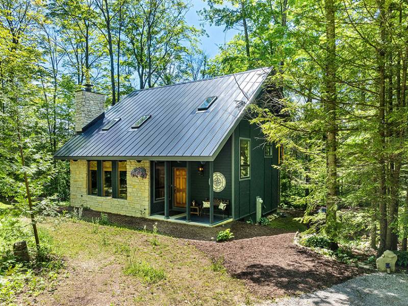 Find Lodging in Door County Dragonfly Dell Cottage