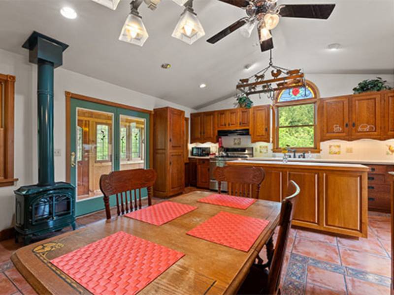 Find Lodging in Door County Goddess Door Family Home, The