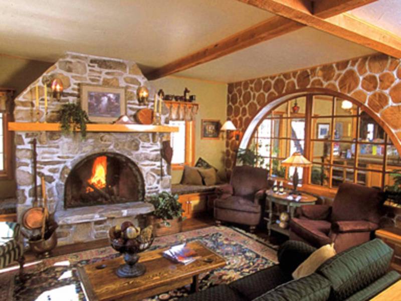 Hotels, Motels, & Inns Settlement Courtyard Inn & Lavender Spa