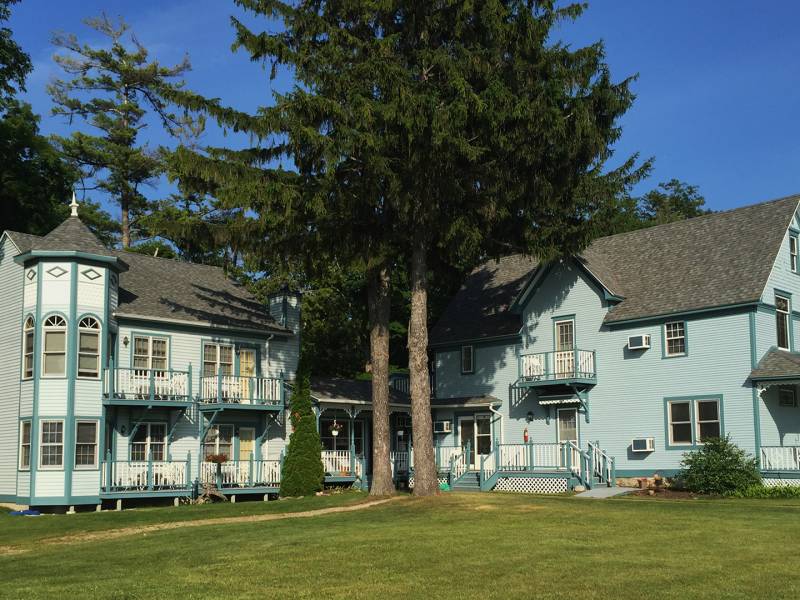 Harbor Light Inn