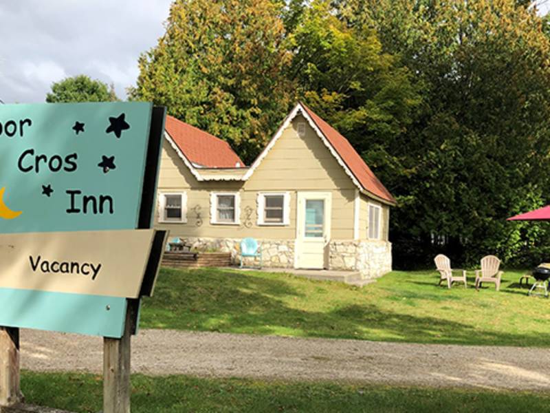 Hotels, Motels, & Inns Dor Cros Inn