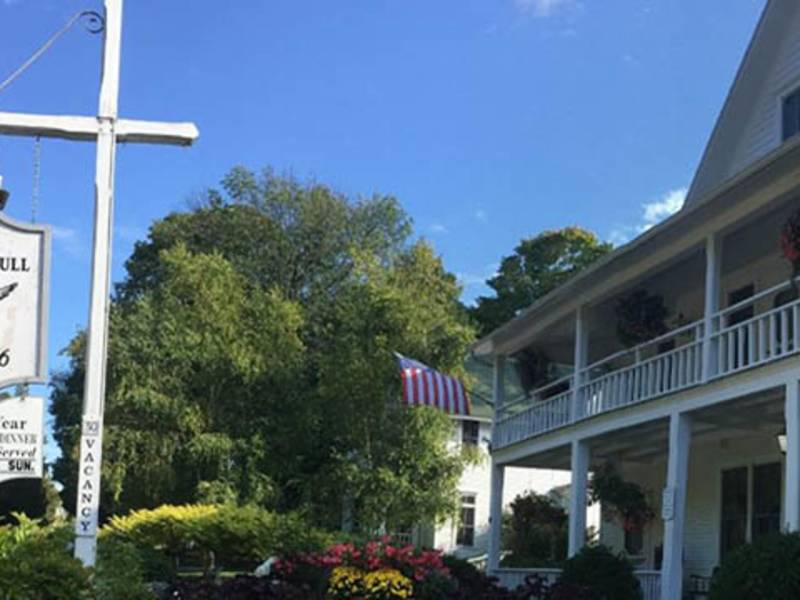 Hotels, Motels, & Inns White Gull Inn
