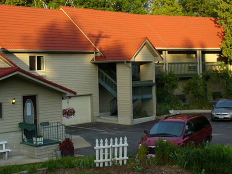 Hotels, Motels, & Inns Ridges Inn & Suites
