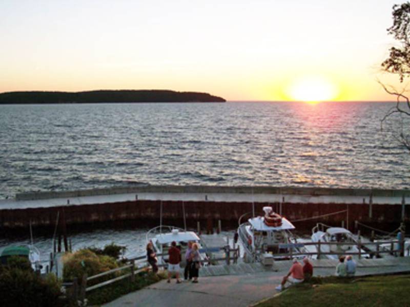 Hotels, Motels, & Inns Shoreline Resort