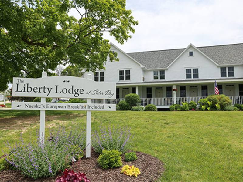 Hotels, Motels, & Inns Liberty Lodge at Sister Bay