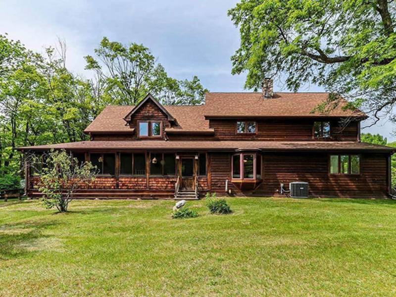 Find Lodging in Door County Northern Lights Farmhouse w/ Hot Tub