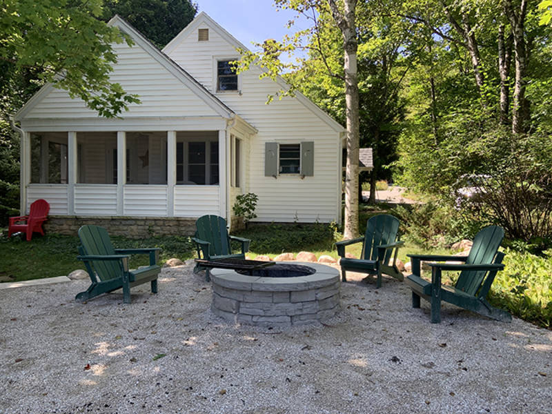 Find Lodging in Door County Baileys on the Rocks Cottages – Rockledge Cottage
