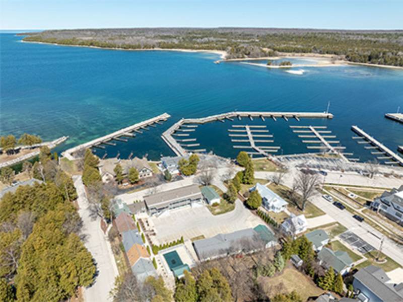 Hotels, Motels, & Inns Spruce and Shore Motel
