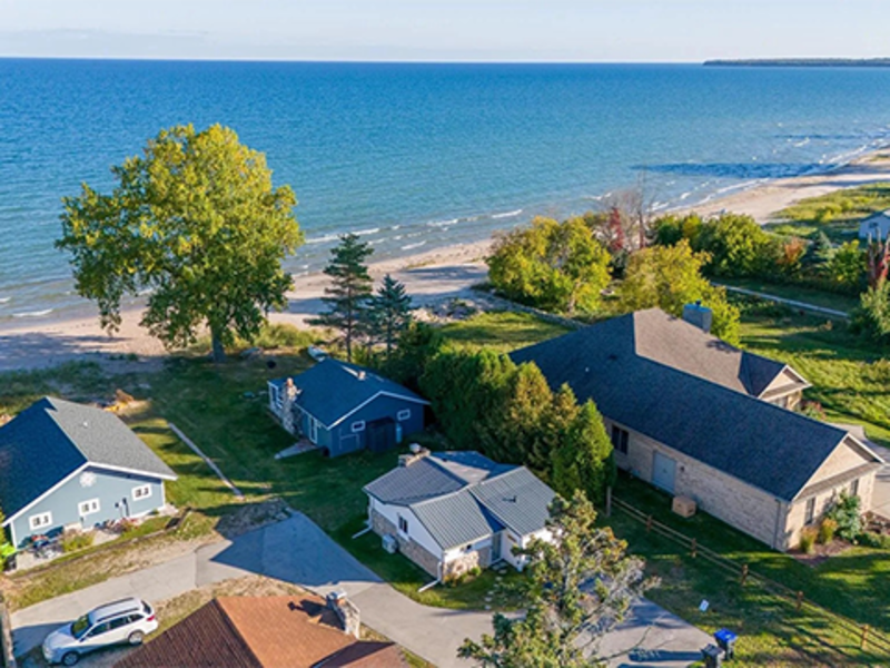 Find Lodging in Door County Little White Cottage on the Lake