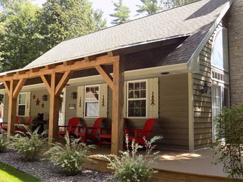 Log Cabins Pine Cone Guest House