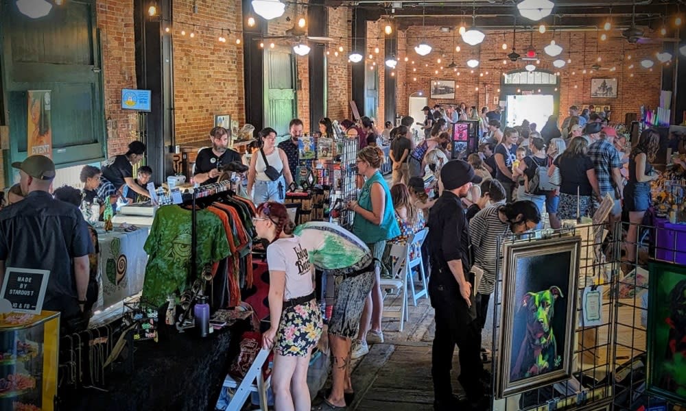 Monthly artisan markets in the freighthouse