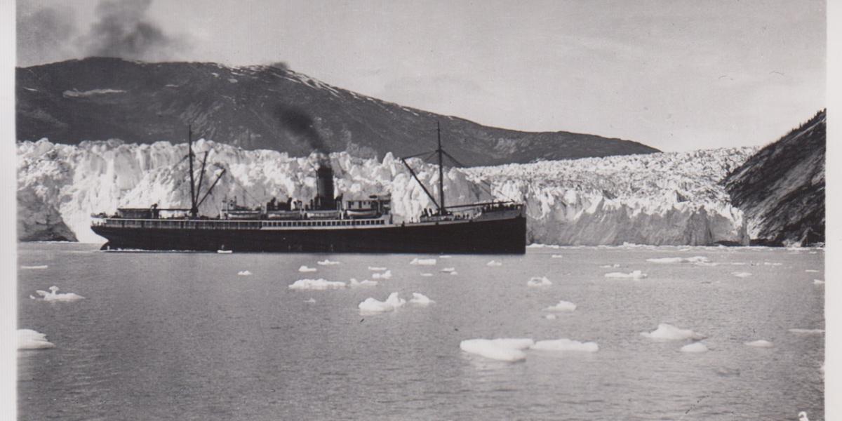 Steamship black-white