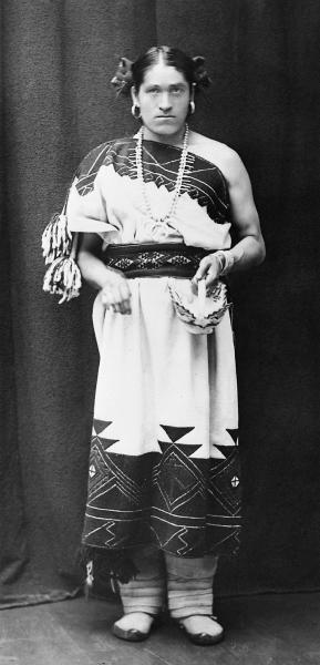 We'Wha in traditional dress