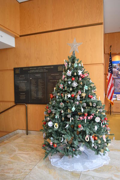 Decorated Christmas tree in the lobby of the Reading Public Museum