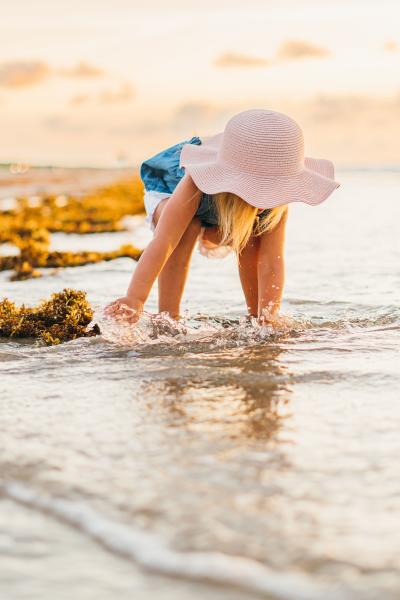 seaweed-beach-kid-child