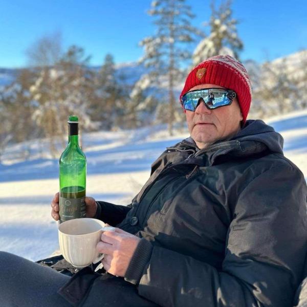 mann med eplegløgg