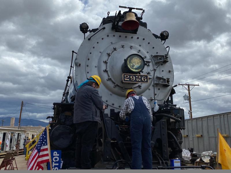 A look at the front of the AT&SF 2926 locomotive