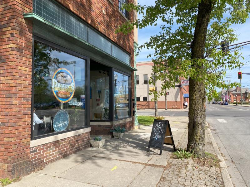 The outside of Davey's Delicious Bagels