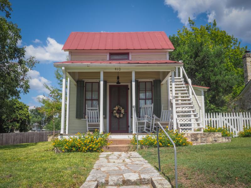 Streetview of 410 W San Antonio