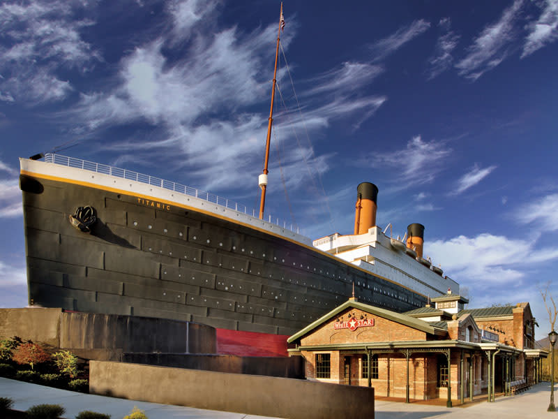 titanic-pigeon-forge-ship