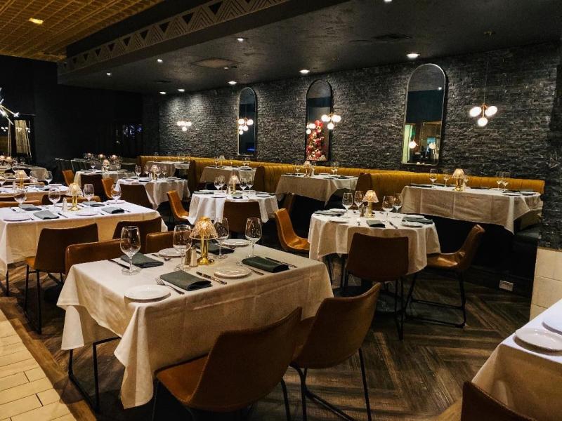 Kaiser Grille dining room