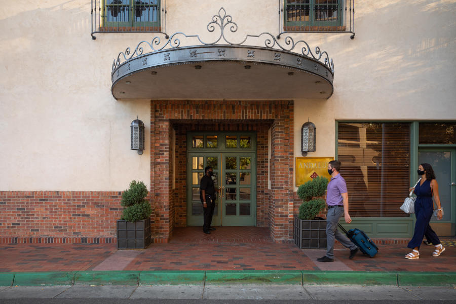 Hotel Andaluz, Masks, hotel stay