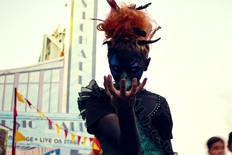 Six Flags Over Texas actor in scary outfit for Frightfest/Hallowfest