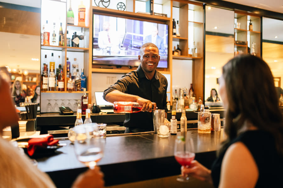 Le Meridien Bartender Drinks