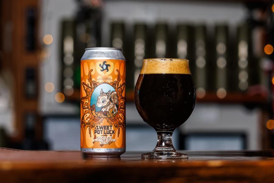 Peacemaker Brewery, Stout beer can and glass