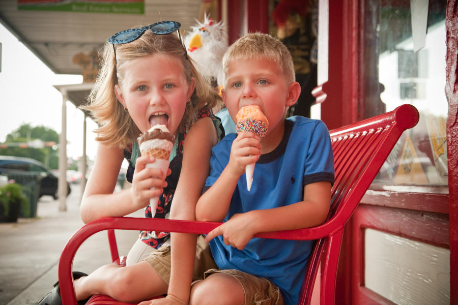 Children eating ice cream at Clear River Ice Cream and Bakery in Fredericksburg, TX