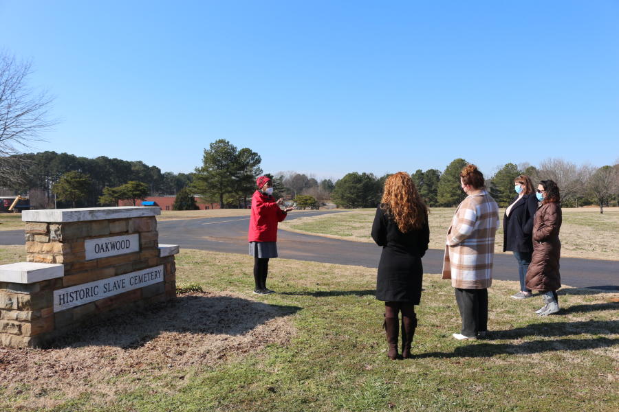 Oakwood Slave Cemetery SceneThat  Civil Rights Tours