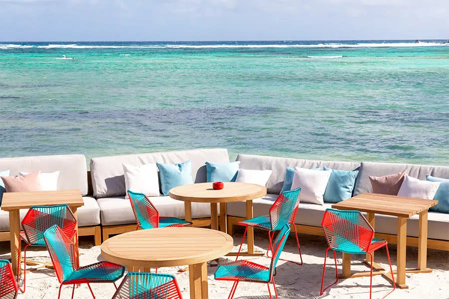 Le Sereno Al Mare is located right on the water
