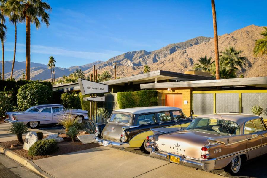 Desert star with vintage cars