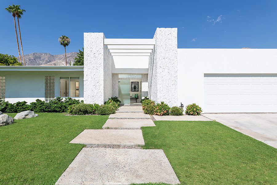 mod mansions front of home