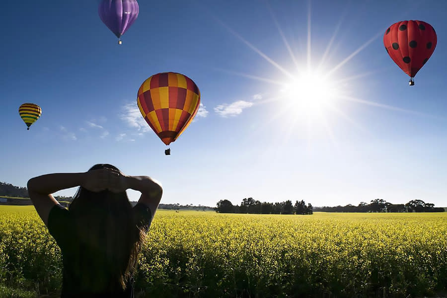 Hot Air Ballooning, Northam. Image by @shutupandtakephotos