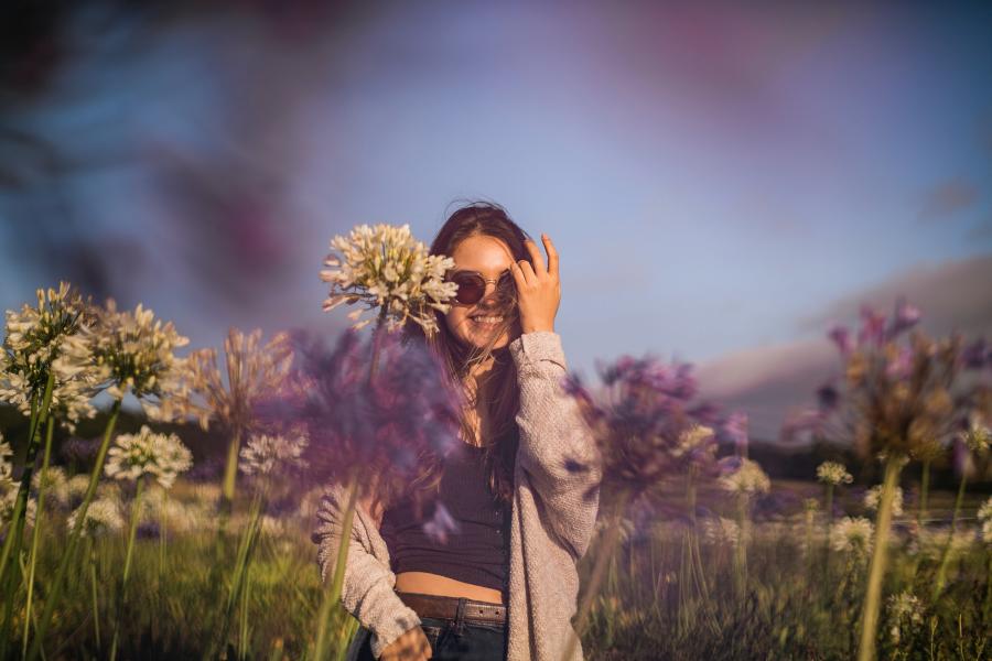 Girl-enjoying-the-outdoors-at-a-lavender-field