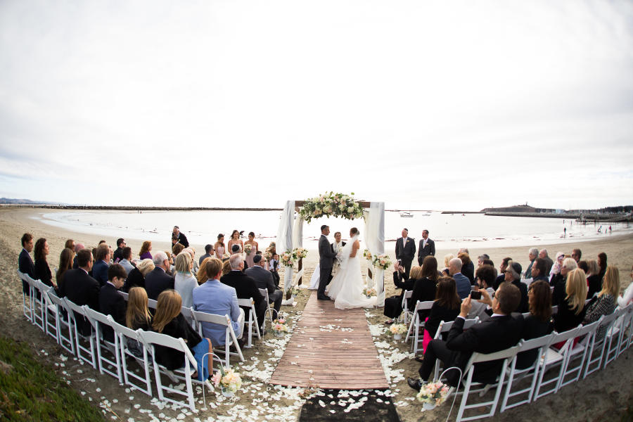 Outdoor-wedding-at-Sams-Chowder-House-in-Half-Moon-Bay